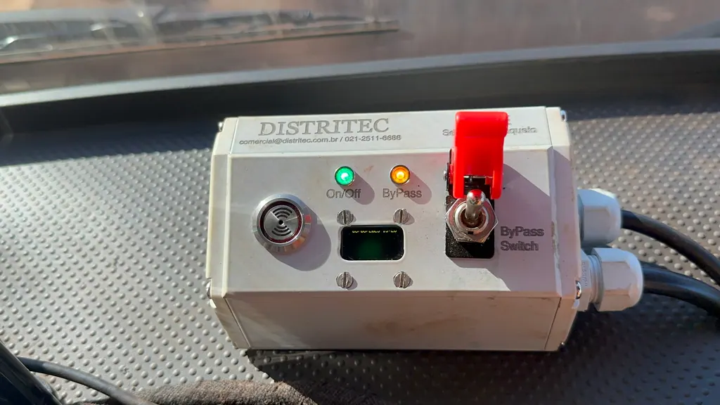 Sensor de bloqueio de equipamento DSBE, com luzes indicadoras e chave
