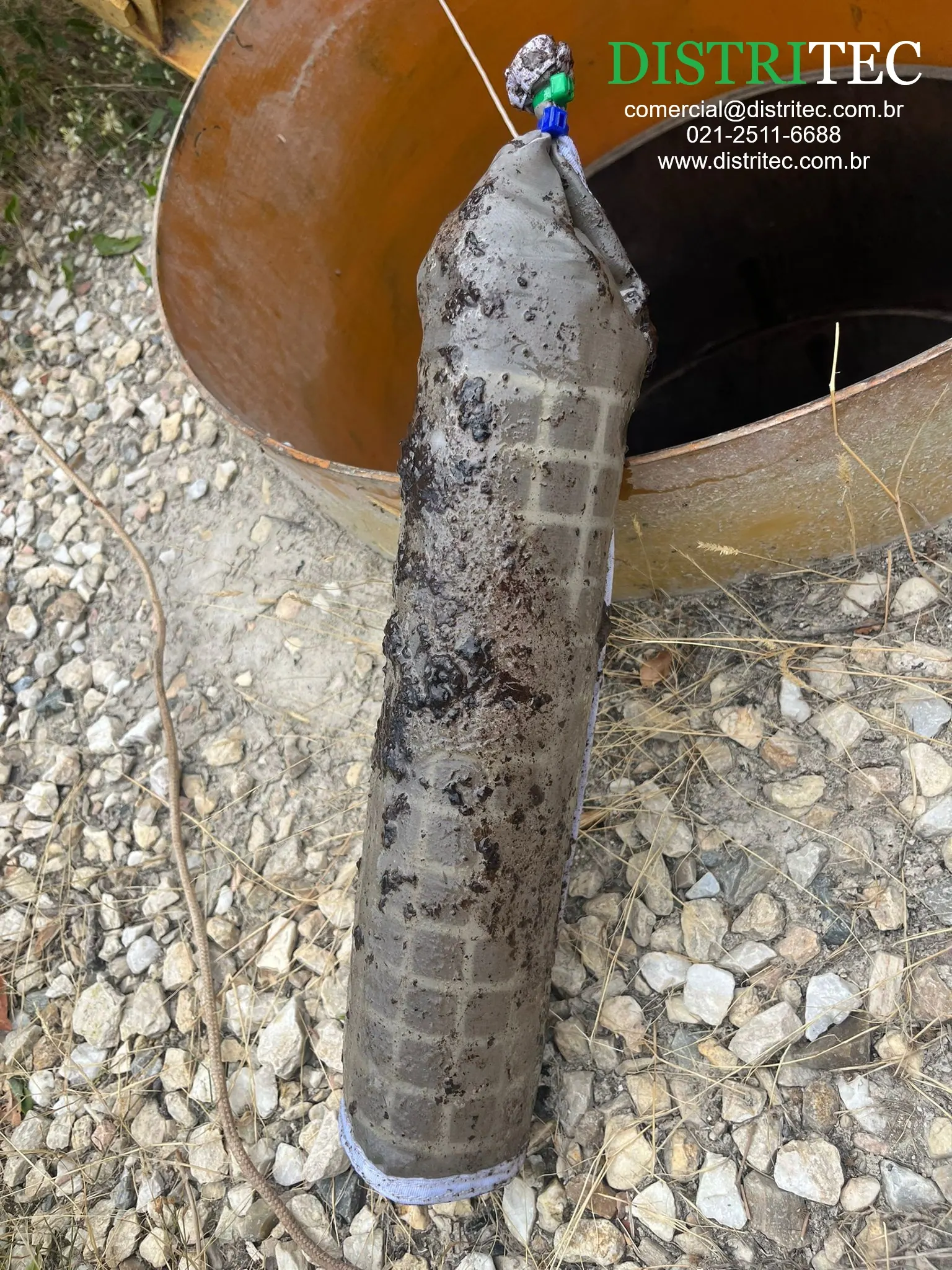 Filtro DF-Tanque retirado de um tanque, com resíduos acumulados